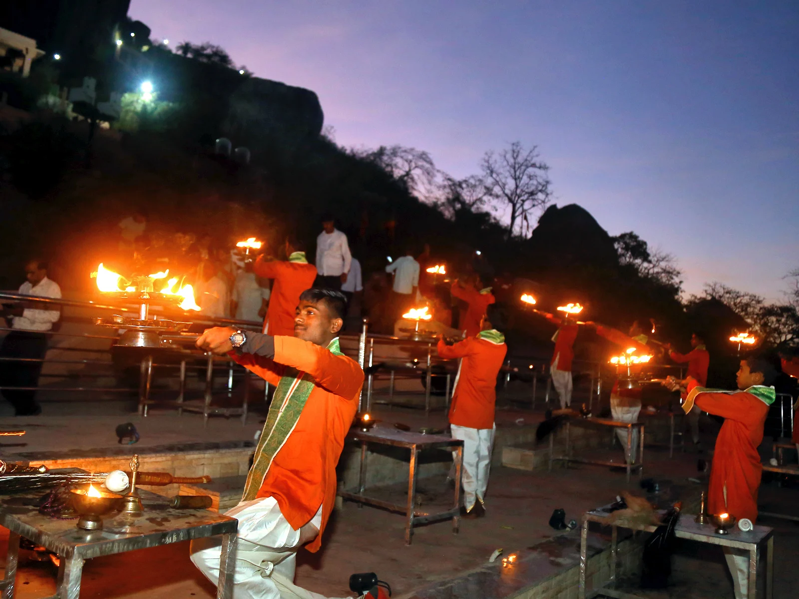 Panoramic view of the grand evening aarti