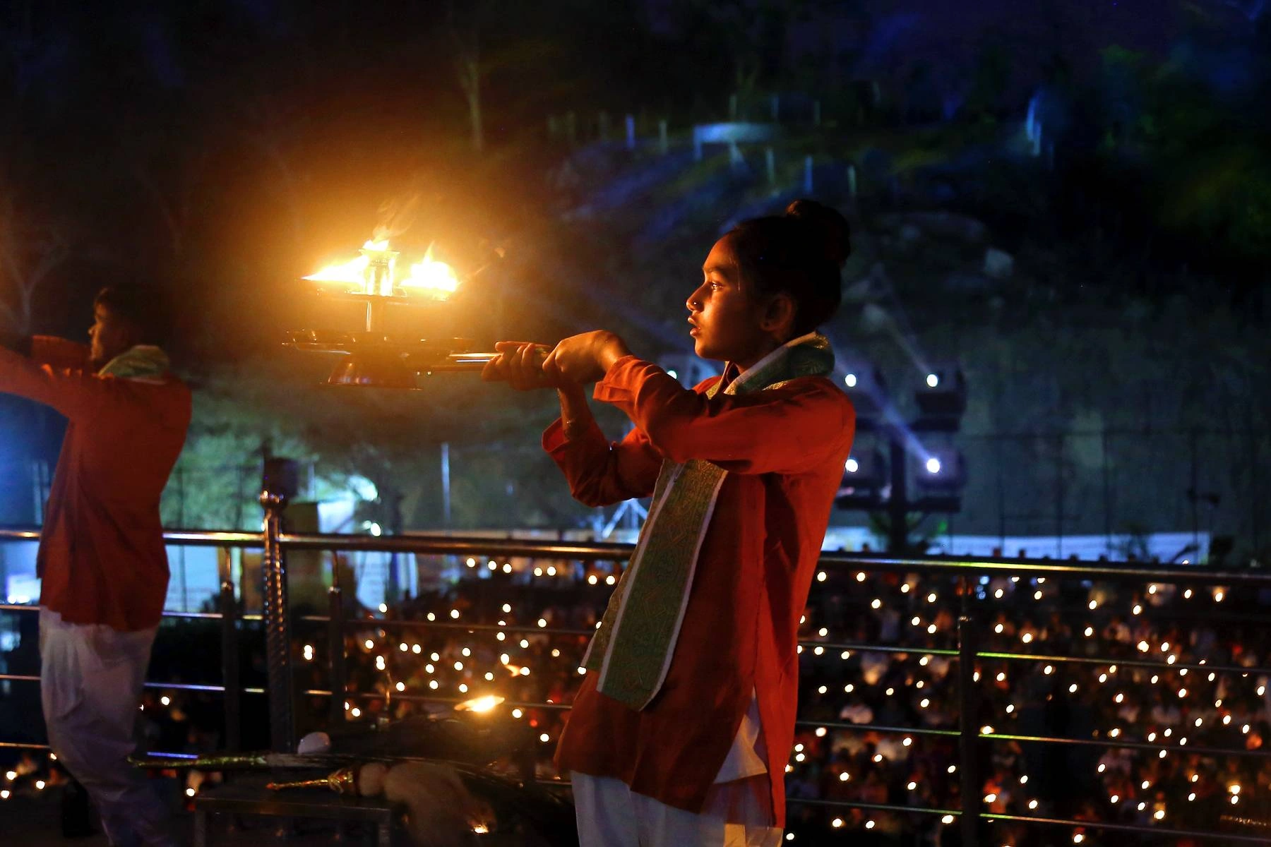 Young boys leading the Namami Ambe Aarti